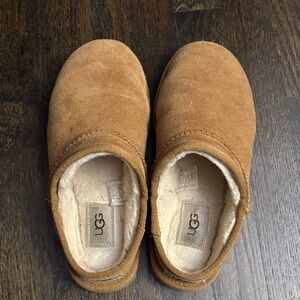 UGG Women’s Classic Slipper in Chestnut